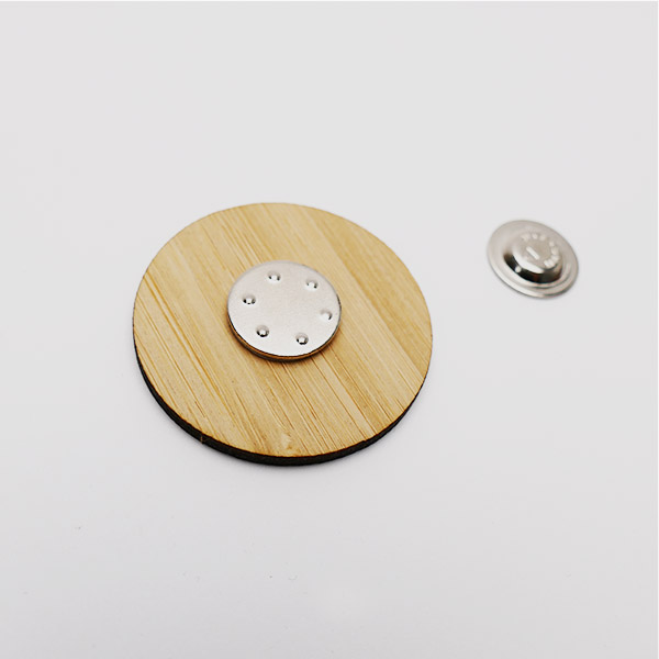 gravirovane_odznaky_kruh_magnet.jpg